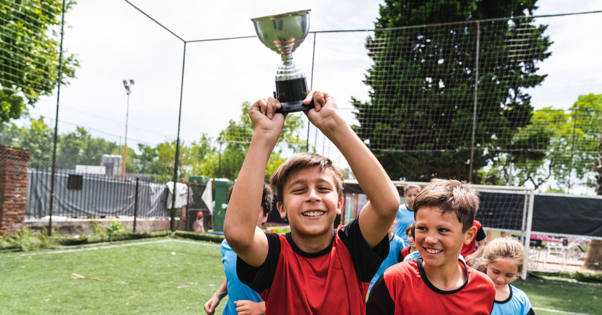 0823_NSM_Insights_SPWbylineArticle Youth soccer team celebrating win.