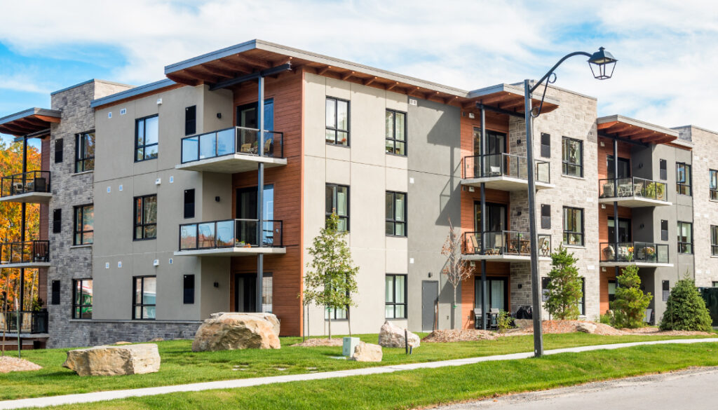 Image of 3 story apartment building.