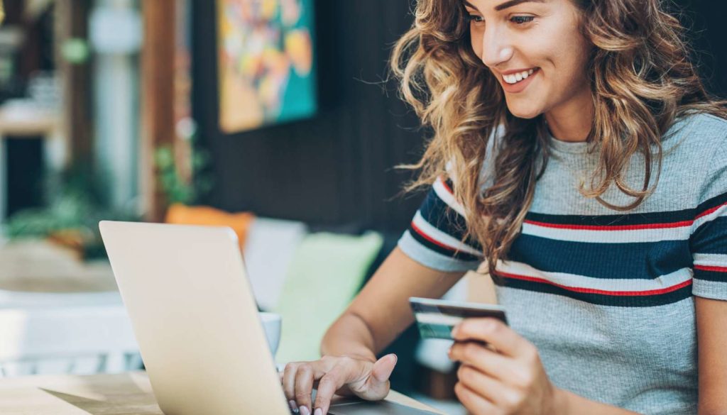 NSM-CPS-insights-5-tips-for-painless-insurance-buying-914x458@2x girl at a computer