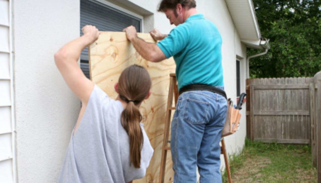NSM-CPS-insights-how-nonprofits-can-effectively-prepare-914x458@2x 2 people doing construction