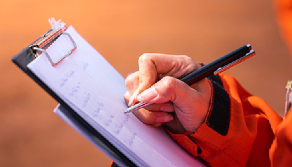 NSM-insights-4-risk-management@2x taking notes on clipboard